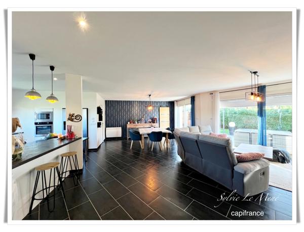 À vendre au Sourn, à proximité immédiate de Pontivy : découvrez cette spacieuse maison familiale de plus de 200 m² habitables