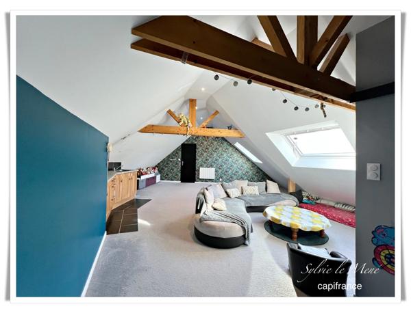 À vendre au Sourn, à proximité immédiate de Pontivy : découvrez cette spacieuse maison familiale de plus de 200 m² habitables