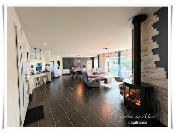 À vendre au Sourn, à proximité immédiate de Pontivy : découvrez cette spacieuse maison familiale de plus de 200 m² habitables
