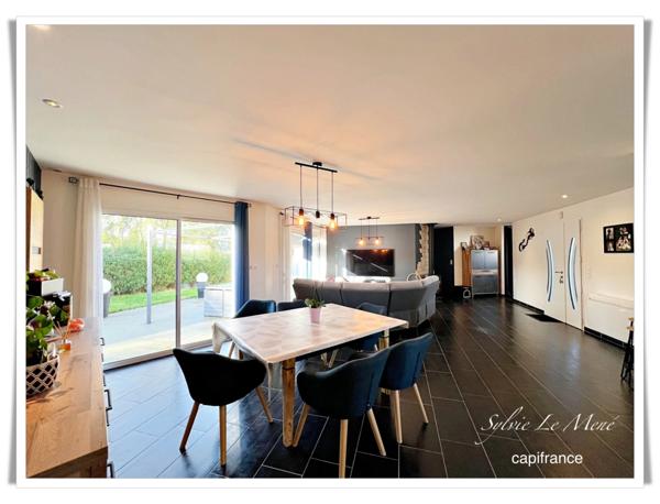 À vendre au Sourn, à proximité immédiate de Pontivy : découvrez cette spacieuse maison familiale de plus de 200 m² habitables