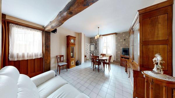 ETREPAGNY 3 chambres Jardin Garage Centre Ville