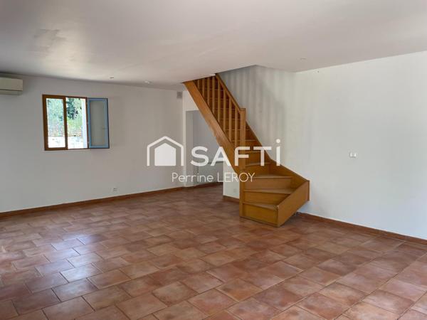 LES ARCS sur ARGENS, dans un secteur prisé, propriété de 217 m² composée de deux habitations sur une parcelle de 1 hectare. idéal familles nombreuses, maison de famille ou maison de vacances. un véritable coup de coeur assuré !