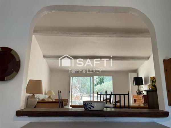 LES ARCS sur ARGENS, dans un secteur prisé, propriété de 217 m² composée de deux habitations sur une parcelle de 1 hectare. idéal familles nombreuses, maison de famille ou maison de vacances. un véritable coup de coeur assuré !