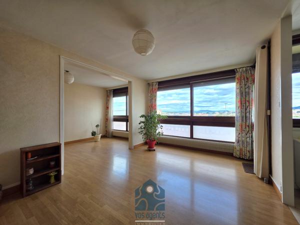 Appartement 4 pièces avec balcon, cave et stationnement couvert sécurisé