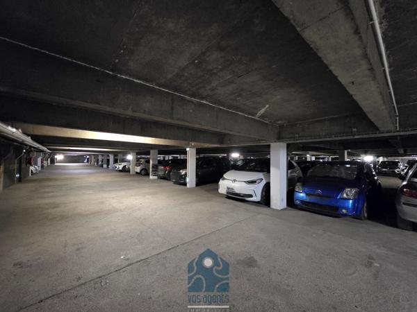 Appartement 4 pièces avec balcon, cave et stationnement couvert sécurisé