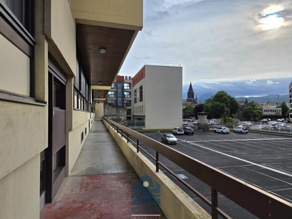 Appartement 4 pièces avec balcon, cave et stationnement couvert sécurisé