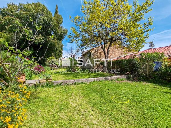 Maison dans le village des artistes avec jardin