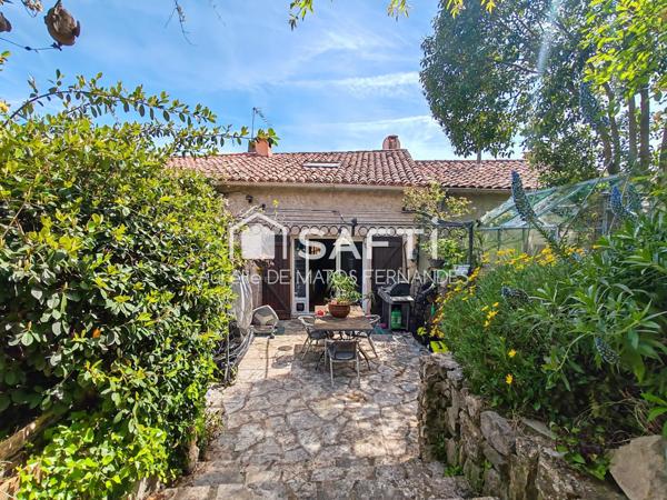 Maison dans le village des artistes avec jardin