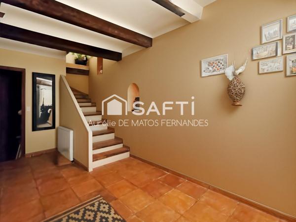 Maison dans le village des artistes avec jardin