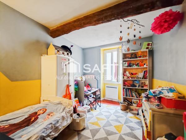 Maison dans le village des artistes avec jardin