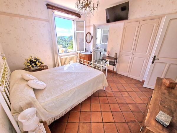 Villa 6 pièce(s) 4 chambre(s) 160 m²