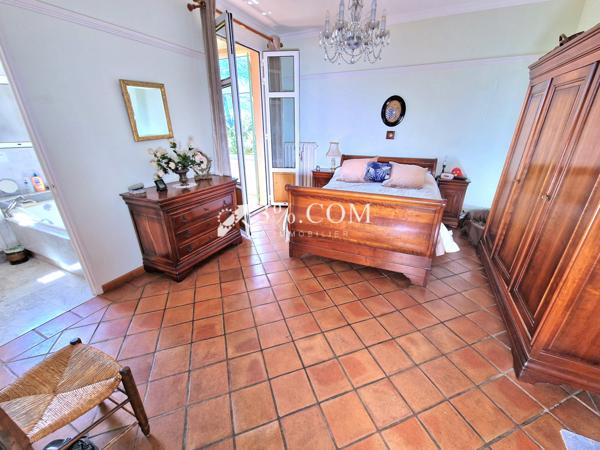 Villa 6 pièce(s) 4 chambre(s) 160 m²