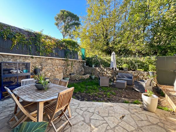 MAISON JUMELÉE DE TYPE 4/5 PIÈCES DANS DOMAINE SÉCURISÉ