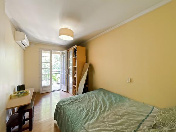 MAISON JUMELÉE DE TYPE 4/5 PIÈCES DANS DOMAINE SÉCURISÉ