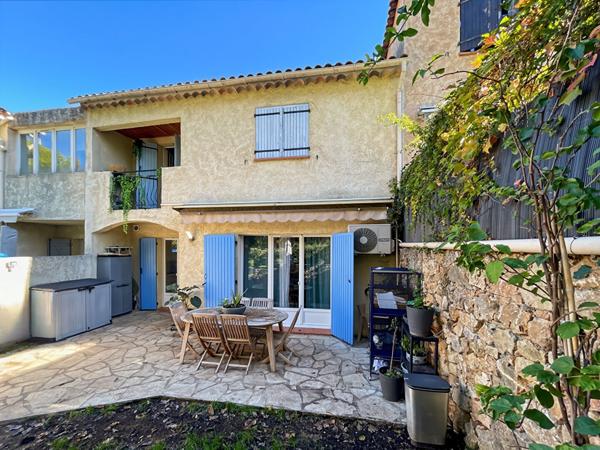 MAISON JUMELÉE DE TYPE 4/5 PIÈCES DANS DOMAINE SÉCURISÉ