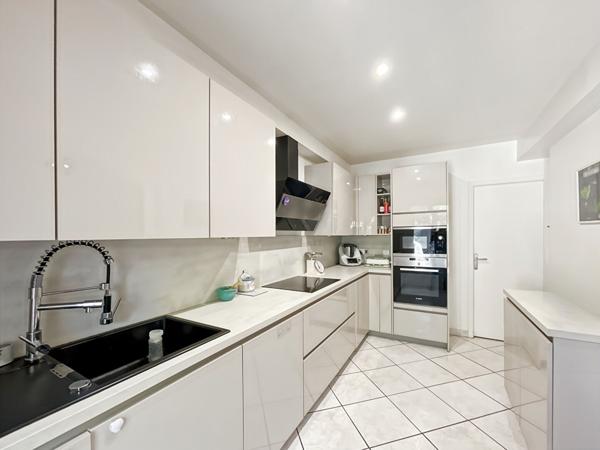 MAISON JUMELÉE DE TYPE 4/5 PIÈCES DANS DOMAINE SÉCURISÉ