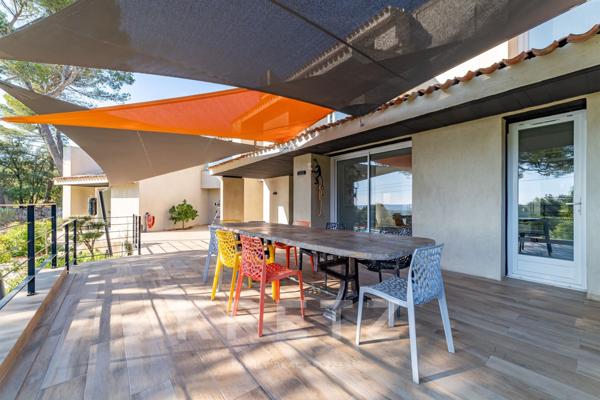VILLA DE 450 M2 AVEC VUE IMPRENABLE SUR AIX-EN-PROVENCE