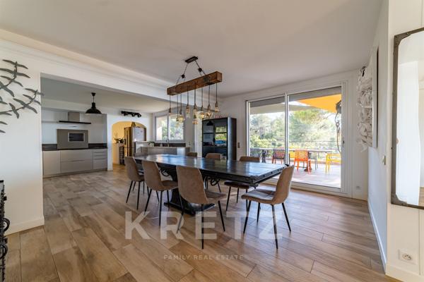 VILLA DE 450 M2 AVEC VUE IMPRENABLE SUR AIX-EN-PROVENCE