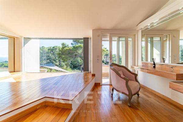 VILLA DE 450 M2 AVEC VUE IMPRENABLE SUR AIX-EN-PROVENCE