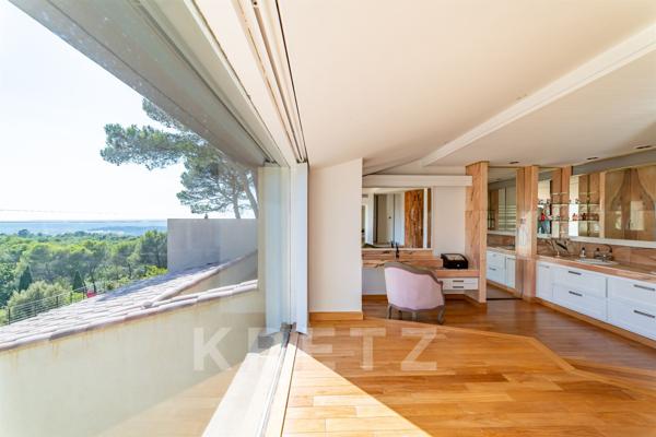 VILLA DE 450 M2 AVEC VUE IMPRENABLE SUR AIX-EN-PROVENCE