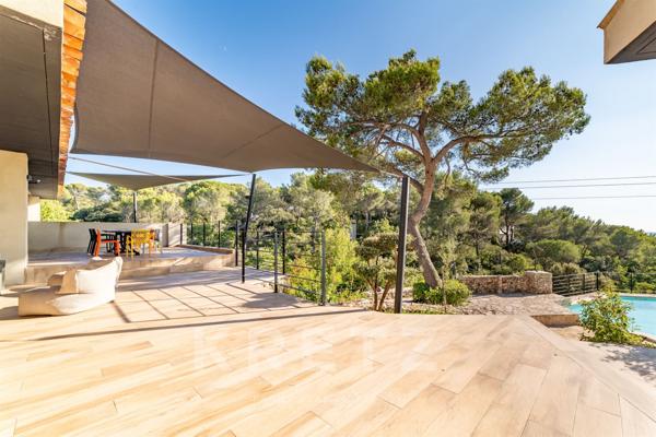 VILLA DE 450 M2 AVEC VUE IMPRENABLE SUR AIX-EN-PROVENCE