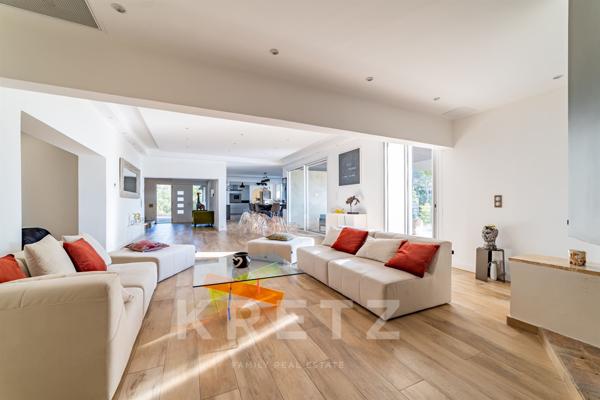 VILLA DE 450 M2 AVEC VUE IMPRENABLE SUR AIX-EN-PROVENCE