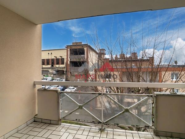 Appartement
                                                                                                                                                                                                                                                                                                                        5 pièce(s)                                                                                                                                                                                                          4 chambre(s)                                                                                                                                                                                                          120  m²