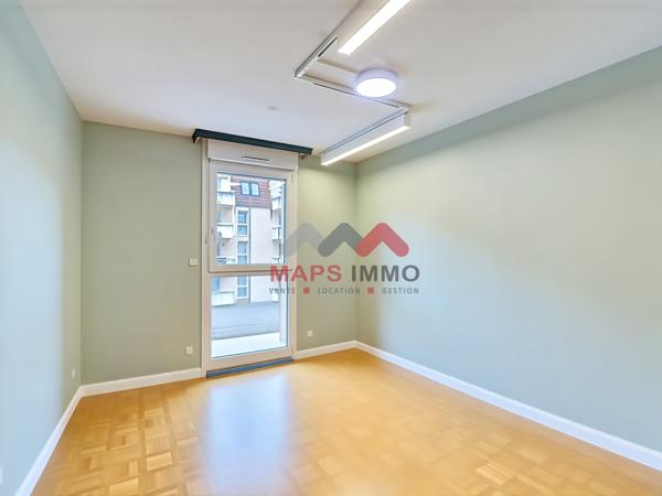Appartement
                                                                                                                                                                                                                                                                                                                        5 pièce(s)                                                                                                                                                                                                          4 chambre(s)                                                                                                                                                                                                          120  m²