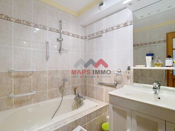 Appartement
                                                                                                                                                                                                                                                                                                                        5 pièce(s)                                                                                                                                                                                                          4 chambre(s)                                                                                                                                                                                                          120  m²
