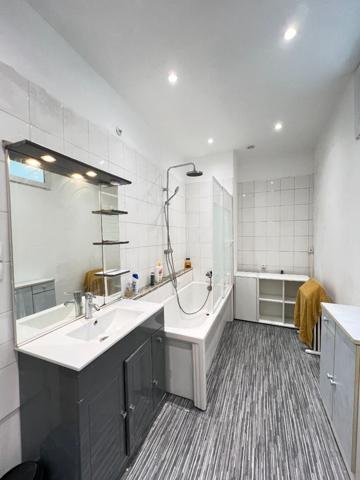 Maison Le Blanc-mesnil 7 pièce(s) 182.92 m2