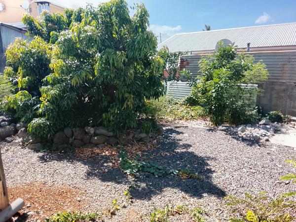 OPPORTUNITÉ À SAISIR!!! Étang-Salé les Hauts – Maison + dépendance – Fort potentiel – Terrain 517 m²