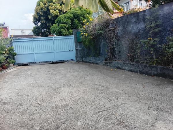 OPPORTUNITÉ À SAISIR!!! Étang-Salé les Hauts – Maison + dépendance – Fort potentiel – Terrain 517 m²