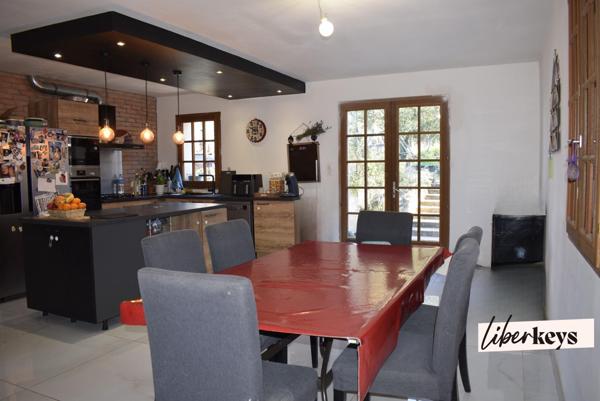 Tourves, maison familiale atypique au cœur de la nature 