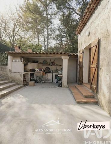 Tourves, maison familiale atypique au cœur de la nature 