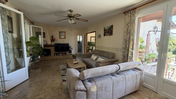 MAISON DE PLAIN-PIED AVEC PISCINE ET ENVIRON 2 HECTARES