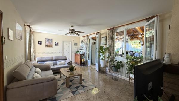 MAISON DE PLAIN-PIED AVEC PISCINE ET ENVIRON 2 HECTARES
