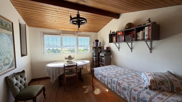 MAISON DE PLAIN-PIED AVEC PISCINE ET ENVIRON 2 HECTARES