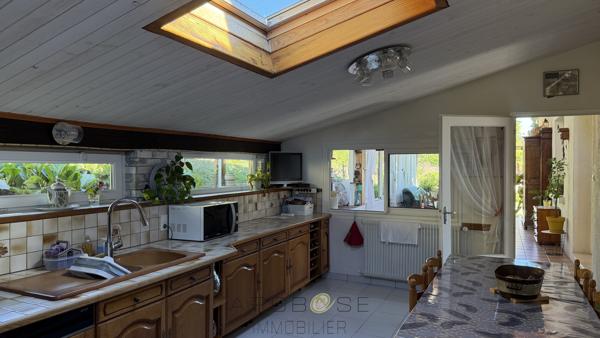 MAISON DE PLAIN-PIED AVEC PISCINE ET ENVIRON 2 HECTARES