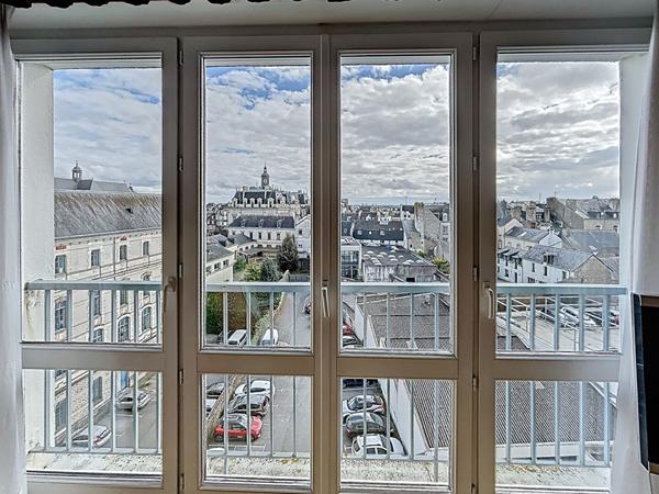 Appartement 5 pièces Centre ville - Dernier étage ascenseur avec garage fermé et cave , Vannes
