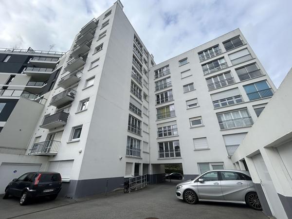 Appartement 5 pièces Centre ville - Dernier étage ascenseur avec garage fermé et cave , Vannes