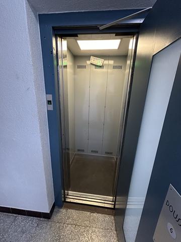 Appartement 5 pièces Centre ville - Dernier étage ascenseur avec garage fermé et cave , Vannes