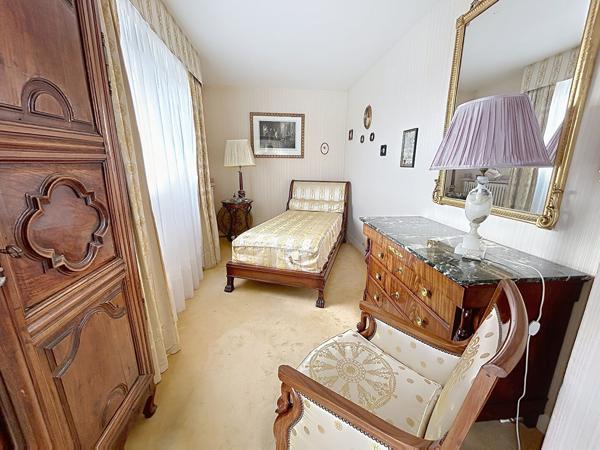 Appartement 5 pièces Centre ville - Dernier étage ascenseur avec garage fermé et cave , Vannes