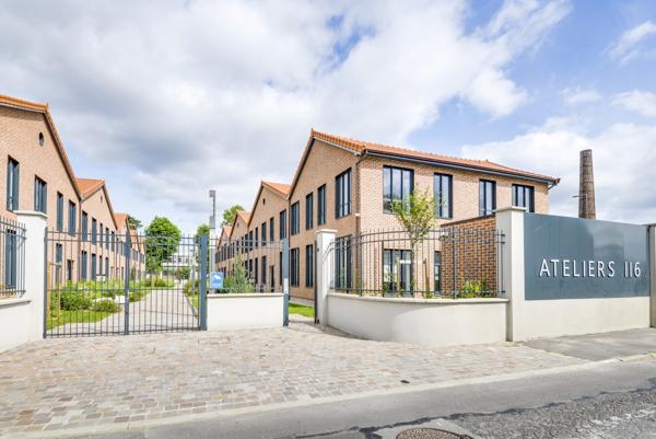 Bureaux à louer à Argenteuil avec grande hauteur sous plafond et parking