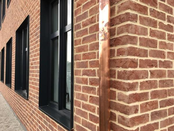 Bureaux à louer à Argenteuil avec grande hauteur sous plafond et parking