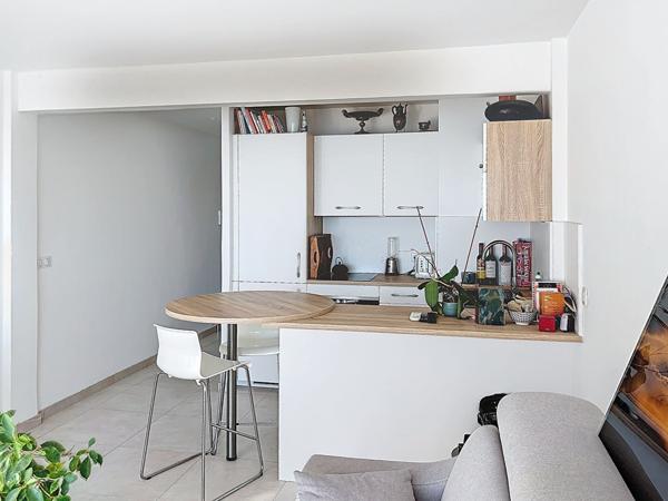 Appartement Golf Juan dernier étage studio vue mer