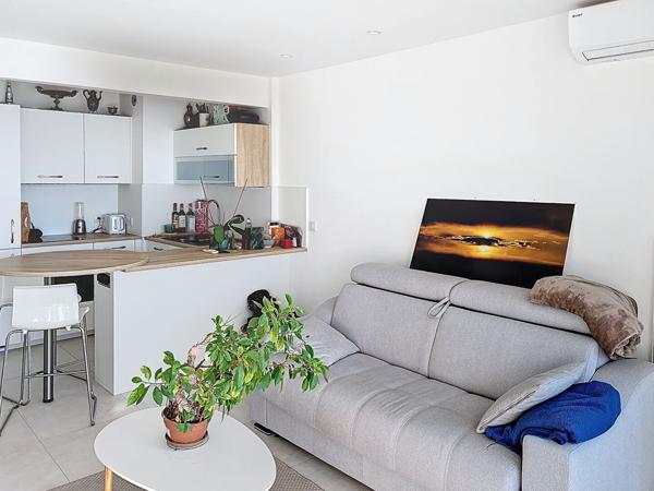 Appartement Golf Juan dernier étage studio vue mer