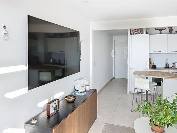 Appartement Golf Juan dernier étage studio vue mer