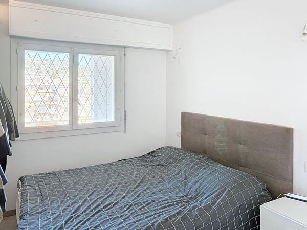 Appartement Golf Juan dernier étage studio vue mer