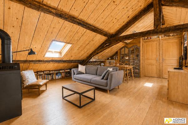 Versailles Saint-Louis Appartement 3 pièces de 78 m² au sol situé au 4ème et dernier étage 435 000 € **  - Référence  28059