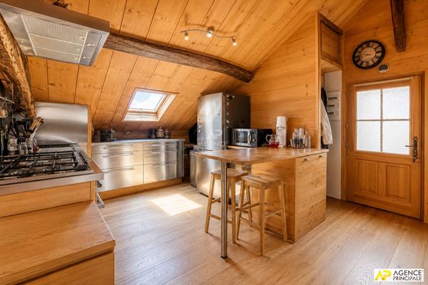 Versailles Saint-Louis Appartement 3 pièces de 78 m² au sol situé au 4ème et dernier étage 435 000 € **  - Référence  28059